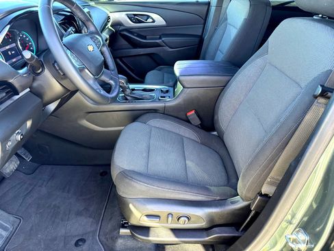 Used 2023 Chevrolet Traverse LT image 12