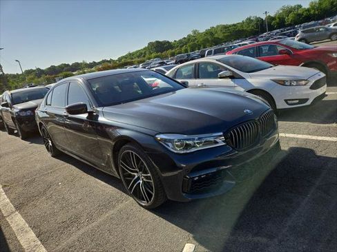 Used 2019 BMW 750i w/ Executive Package RWD image 24