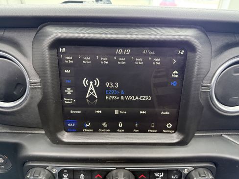 Used 2022 Jeep Wrangler Unlimited Sahara image 18