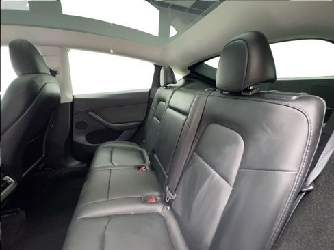 Used 2025 Tesla Model Y Long Range RWD image 23