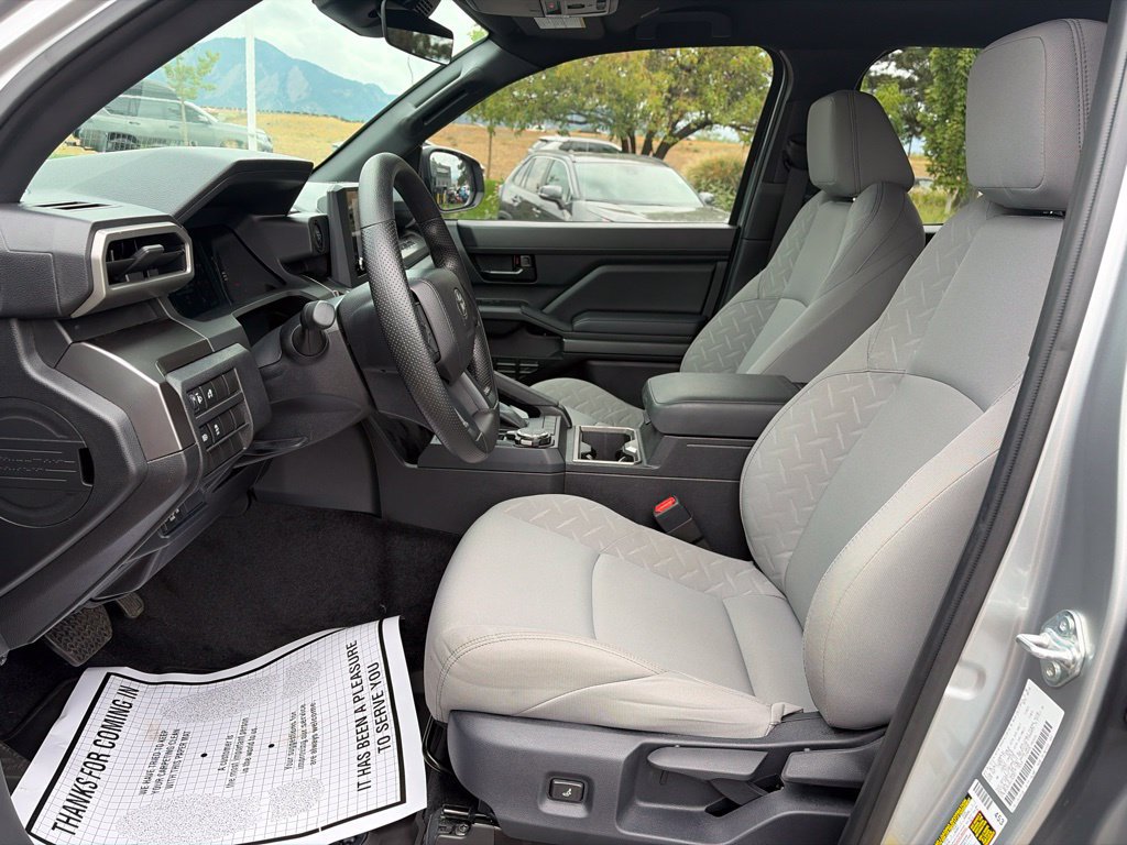 Used 2025 Toyota Tacoma SR5 AWD/4WD image 21