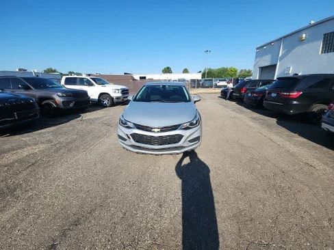Used 2016 Chevrolet Cruze LT w/ Convenience Package FWD image 5