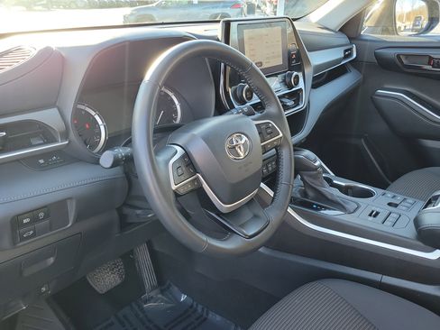 Certified 2023 Toyota Highlander LE image 19