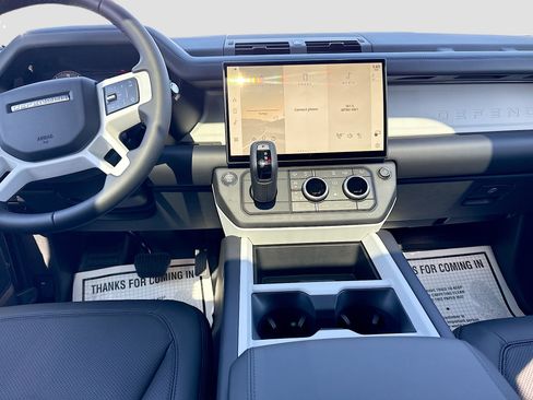 New 2026 Land Rover Defender 110 X-Dynamic SE image 18