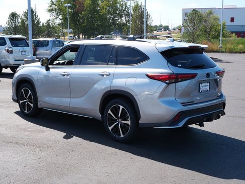 Used 2022 Toyota Highlander XSE AWD/4WD image 6