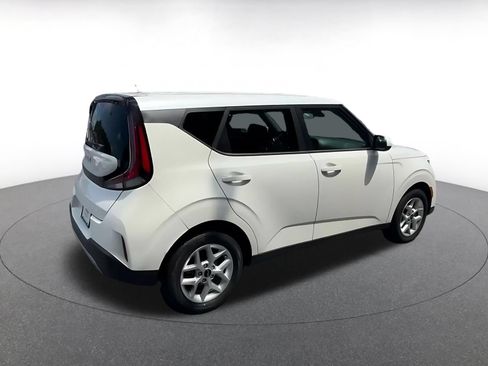 Used 2025 Kia Soul LX w/ LX Technology Package FWD image 12