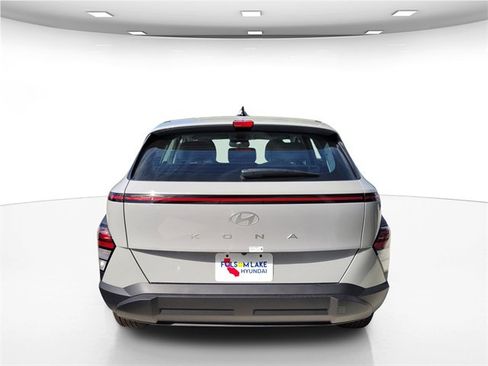 New 2026 Hyundai Kona SE image 5