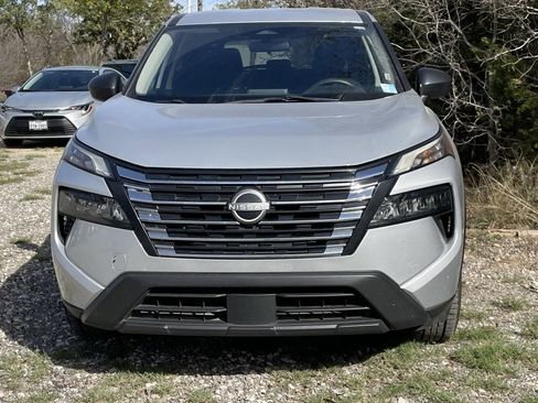 Used 2024 Nissan Rogue S image 2