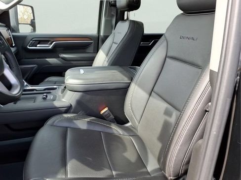 Used 2025 GMC Sierra 3500 Denali w/ Technology Package AWD/4WD image 18
