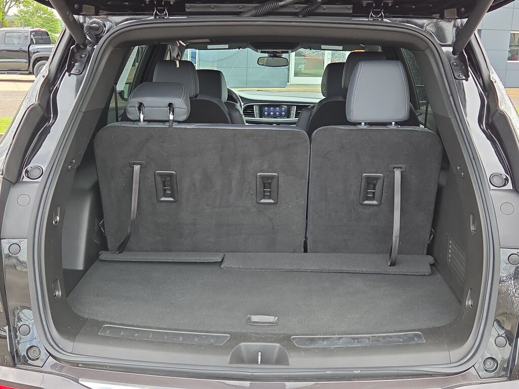 Used 2023 Buick Enclave Essence AWD/4WD image 15