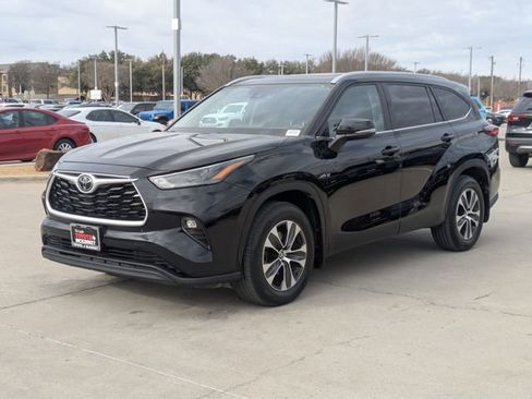 Used 2023 Toyota Highlander XLE image 10