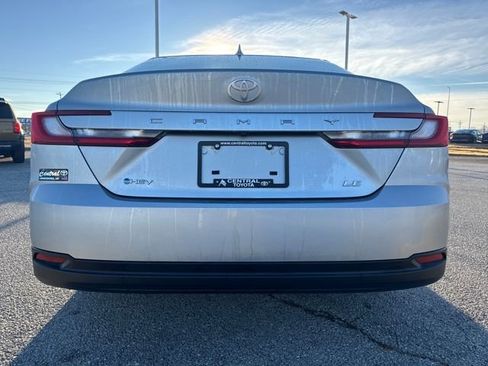 Used 2025 Toyota Camry LE image 5