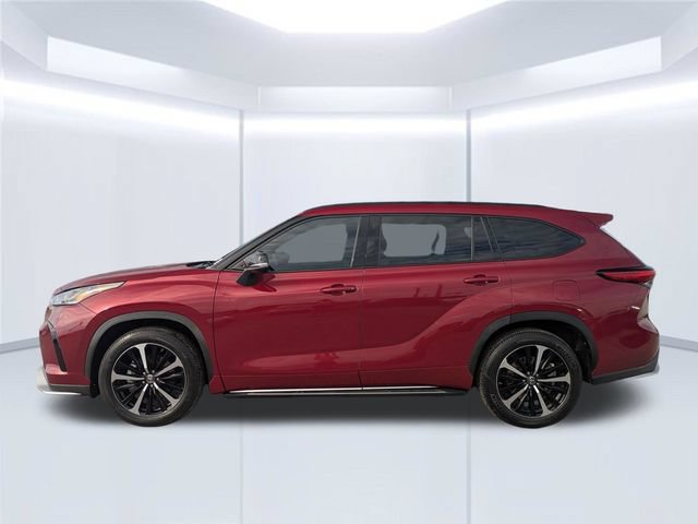 Used 2021 Toyota Highlander XSE AWD/4WD image 2