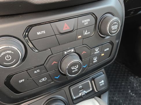 Used 2022 Jeep Renegade Latitude w/ Convenience Group image 26