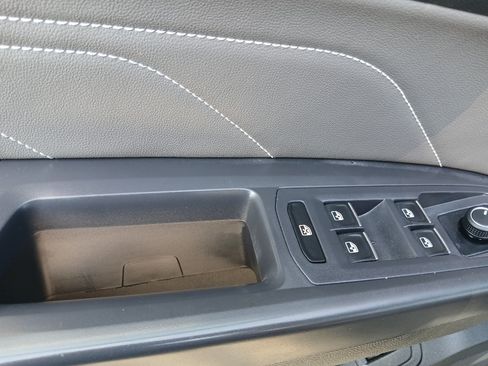 Used 2021 Volkswagen Atlas Cross Sport SE w/ Panoramic Sunroof Package FWD image 10