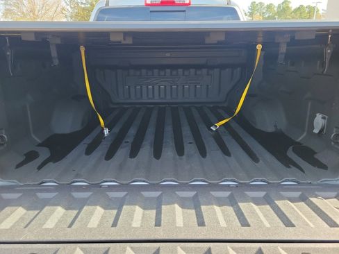 Used 2024 Chevrolet Colorado ZR2 w/ ZR2 Convenience Package III image 17