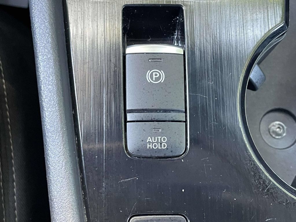 Used 2025 Nissan Rogue SV FWD image 29
