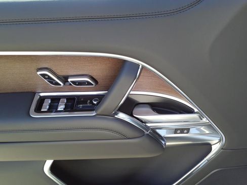 New 2025 Land Rover Range Rover SE image 10