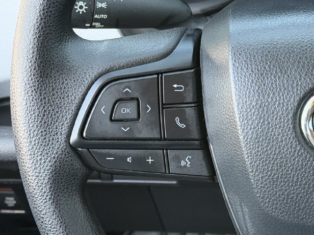Used 2025 Toyota Sienna LE FWD image 13