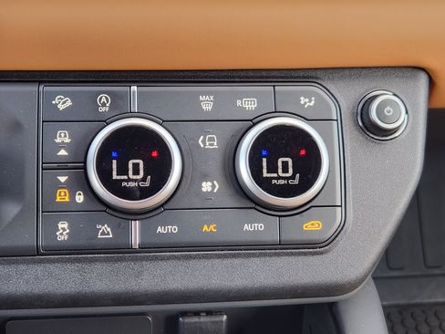 Used 2024 Land Rover Defender 110 X-Dynamic SE AWD/4WD image 14