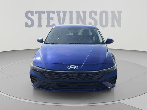 Certified 2025 Hyundai Elantra Limited FWD image 2