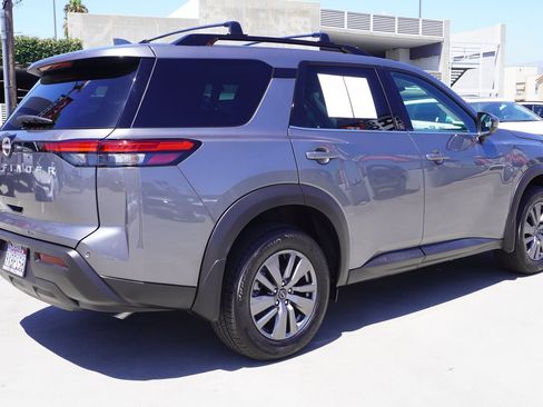Used 2025 Nissan Pathfinder SV FWD image 7