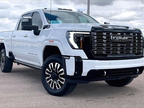 Used 2025 GMC Sierra 3500 Denali Ultimate AWD/4WD image 3
