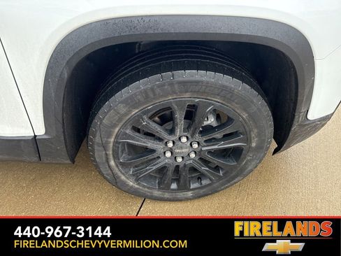 Used 2023 GMC Acadia SLE w/ Driver Convenience Package image 28