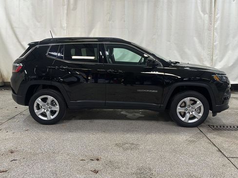 Used 2023 Jeep Compass Latitude w/ Convenience Group AWD/4WD image 6