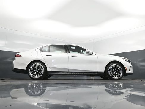 Certified 2026 BMW 530i RWD image 43