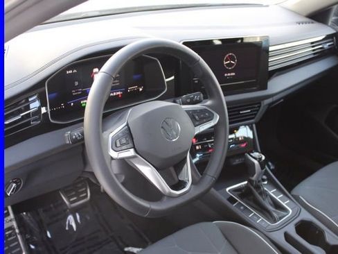 Used 2025 Volkswagen Jetta Sport image 13