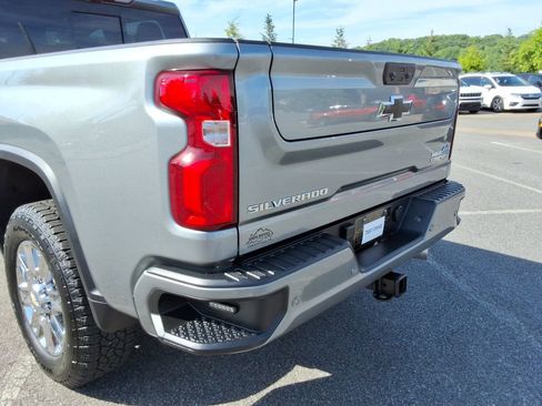 Used 2024 Chevrolet Silverado 3500 High Country w/ High Country Premium Package AWD/4WD image 15