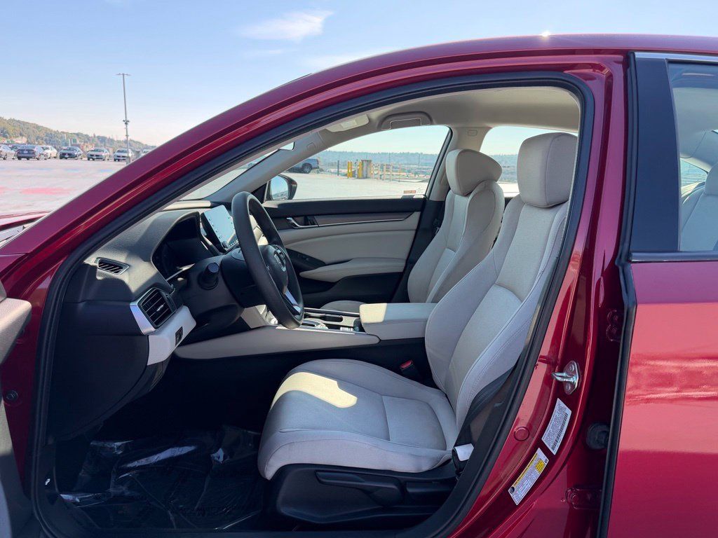 Used 2018 Honda Accord LX image 10
