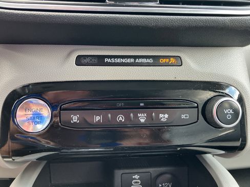 Used 2024 Ford Escape Platinum AWD/4WD image 19