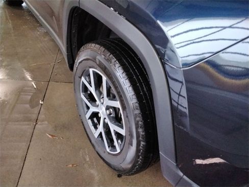 Used 2023 Jeep Grand Cherokee Limited w/ Luxury Tech Group II image 20