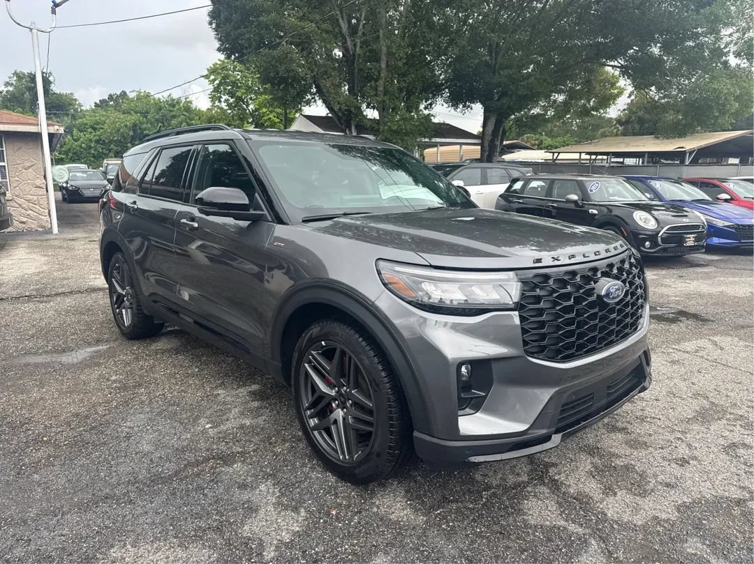 Used 2026 Ford Explorer ST-Line w/ ST-Line Street Pack RWD image 3