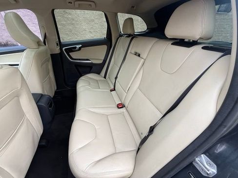 Used 2016 Volvo XC60 T6 w/ Proximity Package image 25