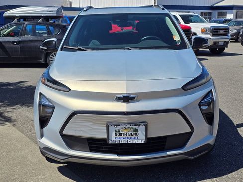 Used 2023 Chevrolet Bolt EUV Premier w/ Sun & Sound Package FWD image 2