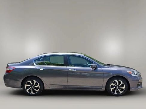Used 2017 Honda Accord EX image 4