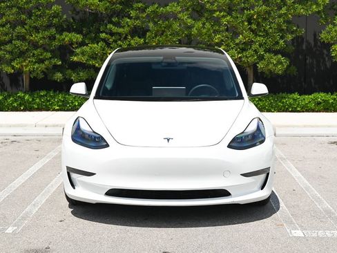 Used 2023 Tesla Model 3 Standard Range RWD image 2