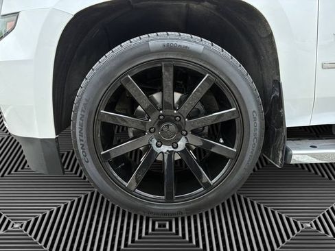 Used 2019 Chevrolet Tahoe LT w/ LT Signature Package AWD/4WD image 9