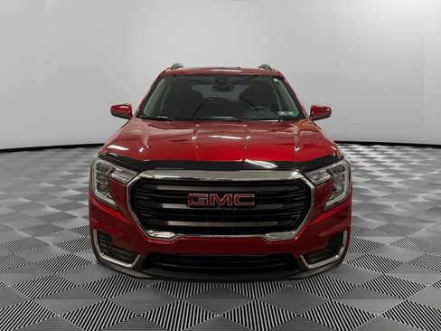 Used 2024 GMC Terrain SLE w/ Driver Convenience Package image 2