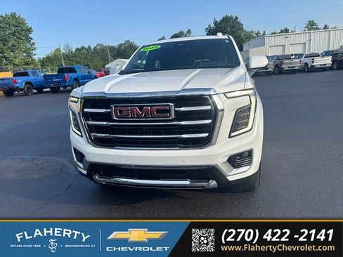 Used 2025 GMC Yukon Elevation w/ Elevation Premium Package AWD/4WD image 8