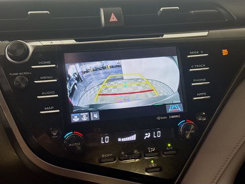 Used 2020 Toyota Camry XLE FWD image 19