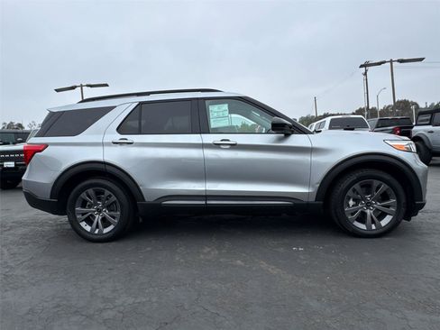 Certified 2023 Ford Explorer XLT w/ Equipment Group 202A RWD image 7