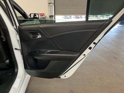 Used 2017 Honda Accord Sport image 15