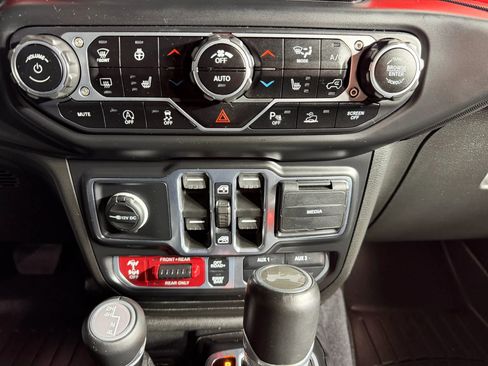 Used 2021 Jeep Wrangler Unlimited Rubicon AWD/4WD image 33