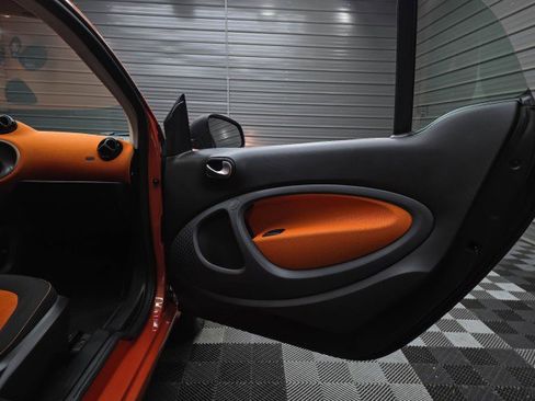 Used 2016 smart fortwo passion RWD image 27
