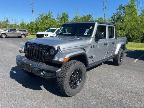 Used 2021 Jeep Gladiator Sport AWD/4WD image 3