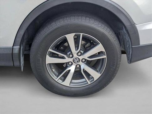 Used 2017 Toyota RAV4 XLE FWD image 6